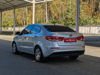 2015 Kia Rio III Рестайлинг, серебристый, 670000 рублей, вид 5