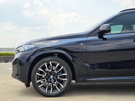 2026 BMW X6 40i III (G06) Рестайлинг, чёрный, 14720000 рублей, вид 5