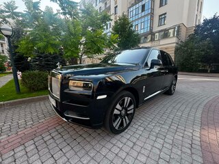 2019 Rolls-Royce Cullinan I (Series I), чёрный, 31500000 рублей, вид 2