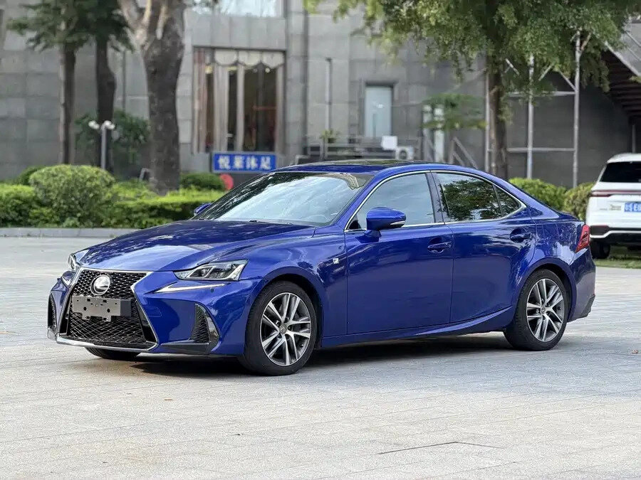 Открыть фотографии: Lexus IS III Рестайлинг