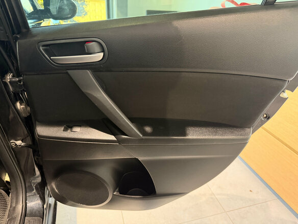 2010 Mazda 3 II (BL), чёрный, 800000 рублей - вид 13