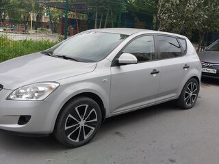 2009 Kia Ceed I, серебристый, 550000 рублей, вид 4