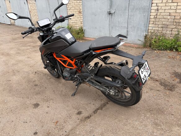 2023 KTM 390 Duke, чёрный - вид 6