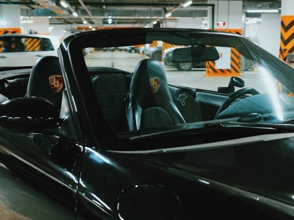 2002 Porsche 911 Carrera 4 V (996) Рестайлинг, чёрный - вид 2