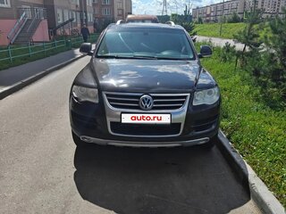 2010 Volkswagen Touareg I Рестайлинг, чёрный, 890000 рублей, вид 1