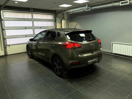 2013 Kia Ceed II, коричневый, 855000 рублей, вид 4