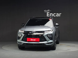 2023 Chevrolet TrailBlazer III Рестайлинг, серебристый, 2250000 рублей, вид 3