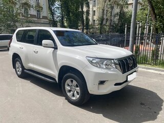 2018 Toyota Land Cruiser Prado 150 Series Рестайлинг 2, белый, 4900000 рублей, вид 3