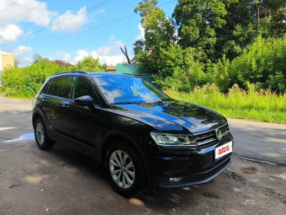 2020 Volkswagen Tiguan II, чёрный - вид 1