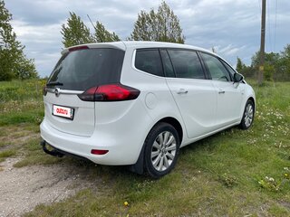 2013 Opel Zafira C, белый, 1499000 рублей, вид 4
