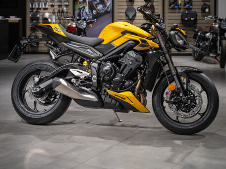 2026 Triumph Street Triple, жёлтый, 1980000 рублей, вид 3