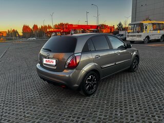 2011 Kia Rio II Рестайлинг, серебристый, 700000 рублей, вид 1