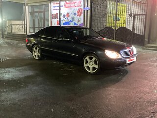 1999 Mercedes-Benz S-Класс 500 IV (W220), чёрный, 730000 рублей, вид 3