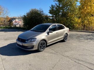 2017 Volkswagen Polo V Рестайлинг, бежевый, 610000 рублей, вид 1