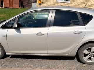 2014 Opel Astra J Рестайлинг, серебристый, 560000 рублей, вид 5