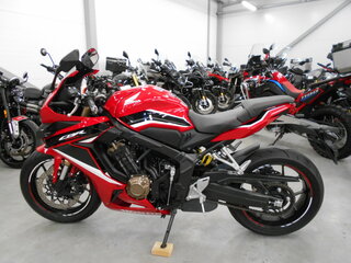 2020 Honda CBR 650R, красный, 880000 рублей, вид 4