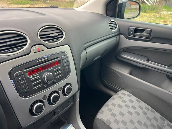 2010 Ford Focus II Рестайлинг, чёрный, 599000 рублей - вид 17