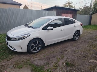 2017 Kia Cerato III Рестайлинг (Classic), белый, 1550000 рублей, вид 3