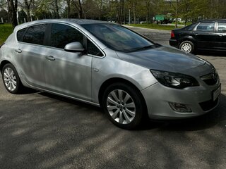 2011 Opel Astra J, серебристый, 700000 рублей, вид 3