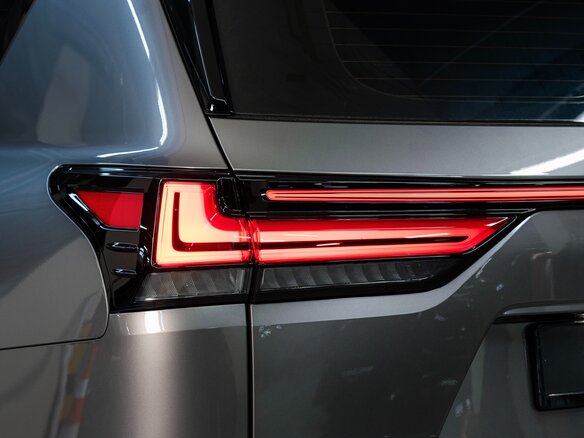 2022 Lexus LX 600 IV, серый - вид 11