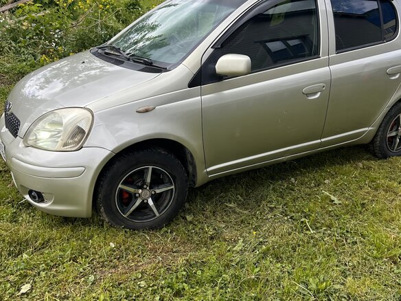 2002 Toyota Vitz I (P10), серый, 350000 рублей - вид 8
