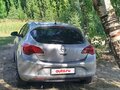2013 Opel Astra J Рестайлинг, серебристый, 620000 рублей - вид 2