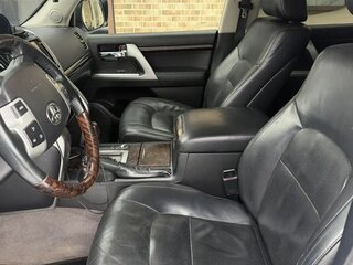 2014 Toyota Land Cruiser 200 Series Рестайлинг 1, белый, 4500000 рублей, вид 5