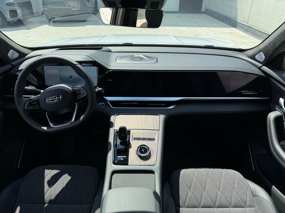 2026 Geely Monjaro I, белый, 4899990 рублей - вид 15