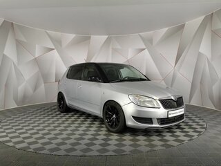 2014 Skoda Fabia II Рестайлинг, серебристый, 565150 рублей, вид 3