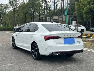 2022 Skoda Octavia IV (A8), белый, 1700000 рублей, вид 4