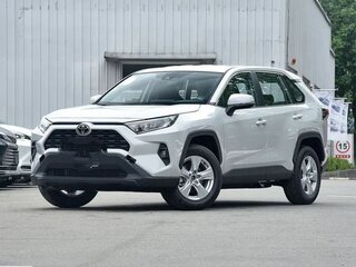 2024 Toyota RAV4 V (XA50), белый, 3200000 рублей, вид 2