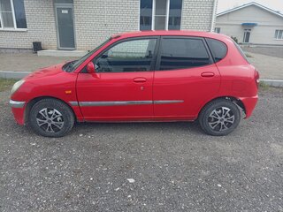 2003 Daihatsu Sirion I (M1), красный, 285000 рублей, вид 4