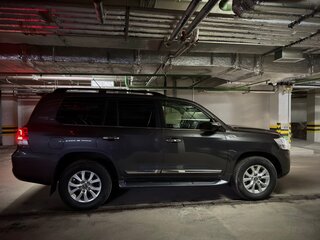 2016 Toyota Land Cruiser 200 Series Рестайлинг 2, серый, 6500000 рублей, вид 4