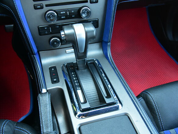 2011 Ford Mustang V Рестайлинг, белый, 1750000 рублей - вид 16