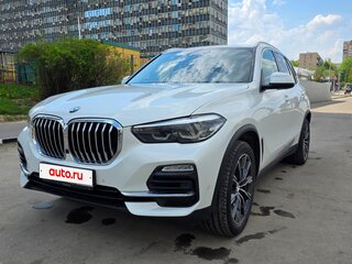 2020 BMW X5 25d IV (G05/G18), белый, 6820000 рублей, вид 2