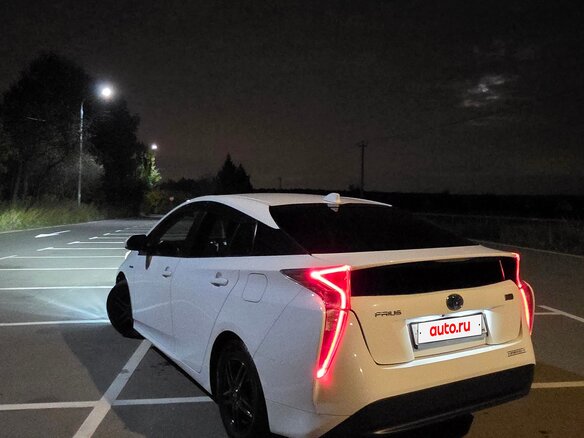 2017 Toyota Prius IV (XW50), белый - вид 11