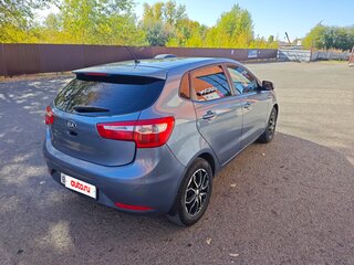 2013 Kia Rio 5-speed III, голубой, 680000 рублей, вид 4