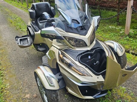 2016 BRP Can-Am Spyder, золотистый, 1499999 рублей, вид 1
