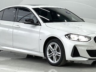 2023 BMW 1 серии 120i III (F52) Рестайлинг, белый, 1987630 рублей, вид 3
