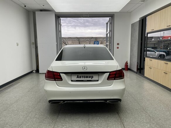 2014 Mercedes-Benz E-Класс 300 IV (W212, S212, C207) Рестайлинг, белый, 1670000 рублей - вид 4