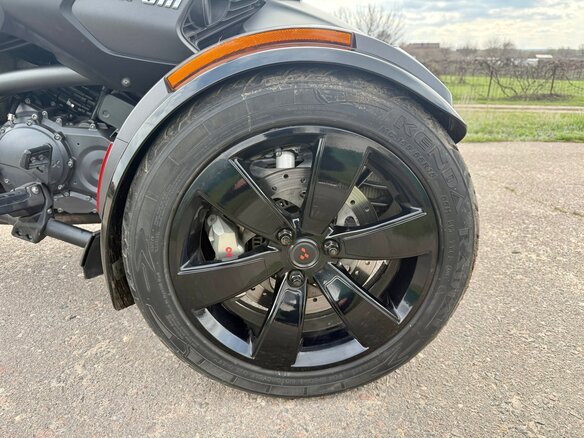 2018 BRP Can-Am Spyder, чёрный, 1550000 рублей - вид 12