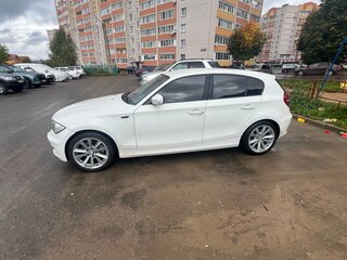 2010 BMW 1 серии 116i I (E81/E82/E87/E88) Рестайлинг, белый, 625000 рублей, вид 5