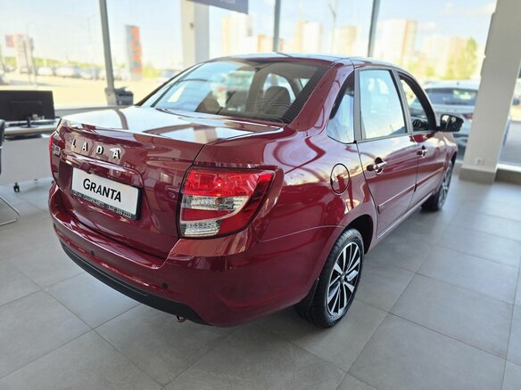 2026 Lada (ВАЗ) Granta I Рестайлинг, красный, 1310000 рублей - вид 3