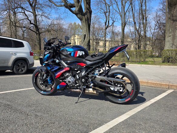 2023 BMW M 1000 R, чёрный, 2390000 рублей - вид 3