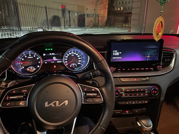 2022 Kia Ceed III Рестайлинг, оранжевый, 2360000 рублей - вид 4