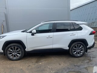 2021 Toyota RAV4 V (XA50), белый, 3650000 рублей, вид 4