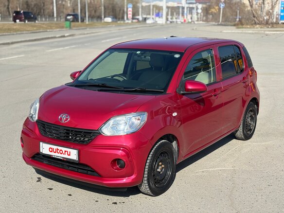 2016 Toyota Passo III, красный
