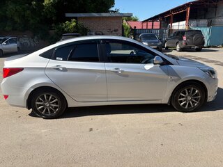 2014 Hyundai Solaris I Рестайлинг, серебристый, 1200000 рублей, вид 2