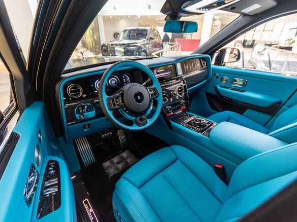2025 Rolls-Royce Cullinan Black Badge I Рестайлинг (Series II), чёрный, 66500000 рублей - вид 9