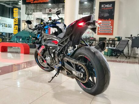 2023 BMW M 1000 R, чёрный, 2230000 рублей, вид 3